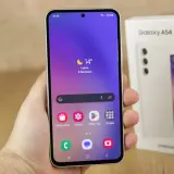Samsung Galaxy A54 5G w białym opakowaniu. Czy to dobry **jaki telefon do 1500** zł? Sprawdzamy!