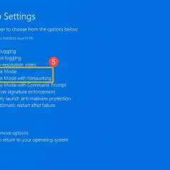 Ekran ustawień startowych Windows 11. Wybierz opcję 4) Włącz tryb awaryjny, aby rozwiązać problemy z systemem.