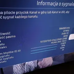 Jak sprawdzić siłę sygnału w telewizorze Samsung? Na ekranie widzisz informacje o sygnale DVB-T2, w tym siłę i jakość sygnału.