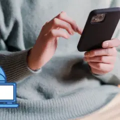 Dowiedz się, jak podłączyć internet z telefonu do laptopa, korzystając z ikony globusa i laptopa.