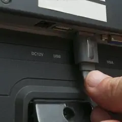 Jak uporządkować kable za telewizorem, aby uniknąć bałaganu i zyskać estetykę