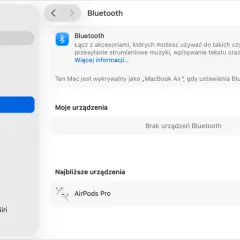 Jak dodać AirPods do laptopa? W ustawieniach Bluetooth widzisz listę "Najbliższe urządzenia", gdzie AirPods Pro czekają na połączenie.