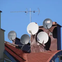 Antena satelitarna 80 czy 100 - która zapewnia lepszy sygnał?