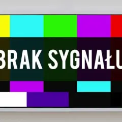 Ekran telewizora pokazuje komunikat "BRAK SYGNAŁU" na tle kolorowych pasów. Dowiedz się, jak odzyskać sygnał w telewizorze.