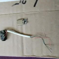 Adapter USB i gniazdo słuchawkowe z przewodami. Dowiedz się, jak podłączyć słuchawki USB do telefonu, tworząc własny adapter.
