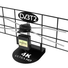 Antena DVB-T2 Fortis 4K Ultra HD. Choć nie jest to sposób, jak zrobić antenę TV z baterii, to urządzenie zapewnia doskonały odbiór.