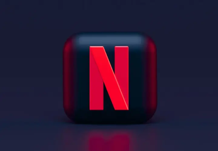 Czerwone logo Netflix na ciemnym tle. Niestety, Netflix nie działa, więc nie obejrzysz ulubionego serialu.
