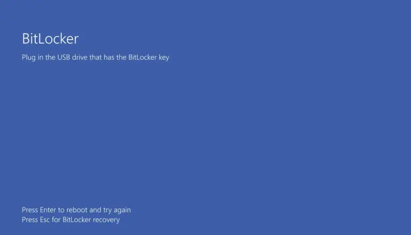 Ekran BitLocker prosi o podłączenie pendrive'a z kluczem odzyskiwania. Naciśnij Enter, by spróbować ponownie, lub Esc dla odzyskiwania BitLocker.