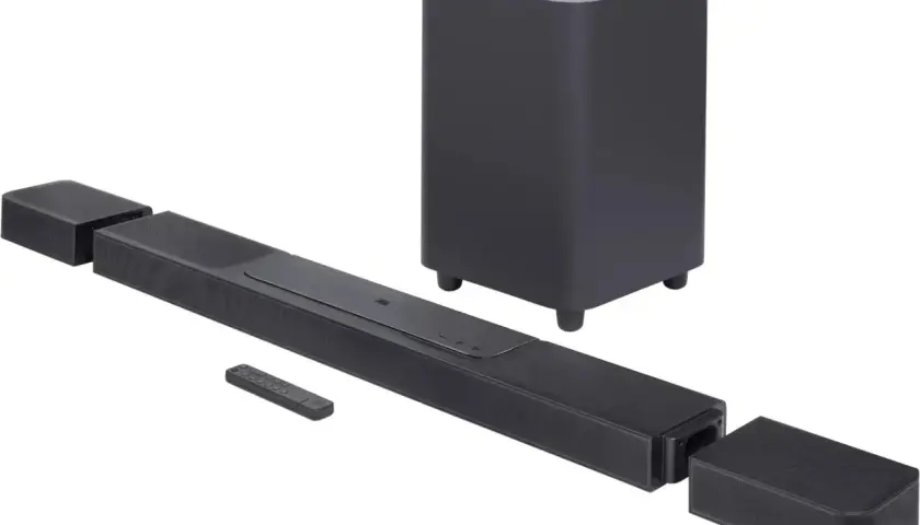 System głośników JBL z subwooferem i pilotem. Zastanawiasz się, czy można podłączyć głośnik JBL z telewizorem? Tak, to możliwe!