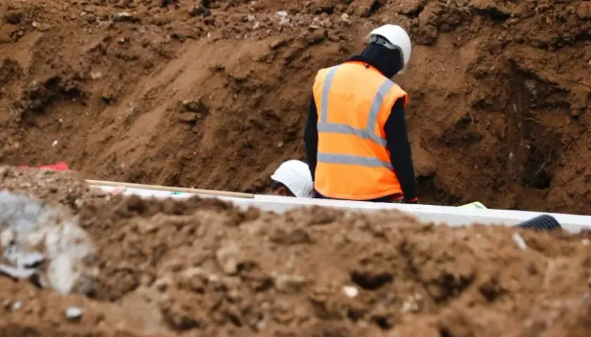 Jak głęboko kabel elektryczny na działce? Uniknij kosztownych błędów