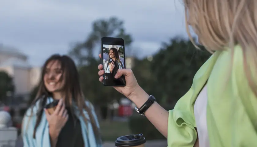 Smartfon i fotografia – jakie akcesoria poprawią jakość zdjęć?