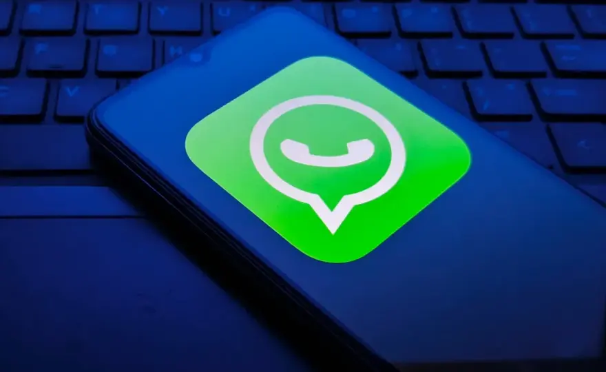 WhatsApp nie działa? Sprawdź, czy to awaria, czy Twój telefon