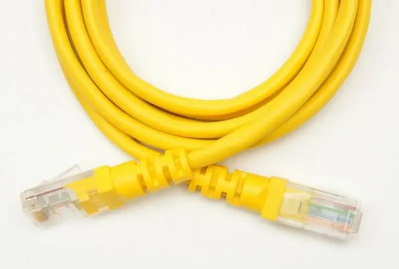Kabel prosty czy krosowany – co wybrać, aby uniknąć problemów?