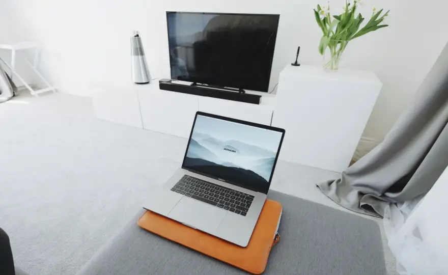 Podłącz telefon/laptop do TV - Wybierz najlepszą metodę