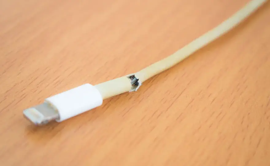 Jak naprawić kabel od ładowarki: proste metody, które zdziałają cuda