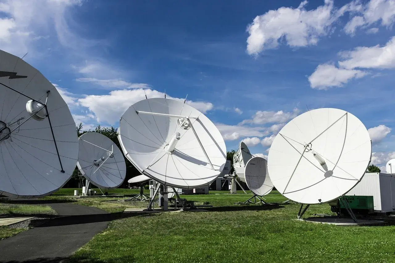 Jak antena satelitarna może poprawić jakość Twojego obrazu?