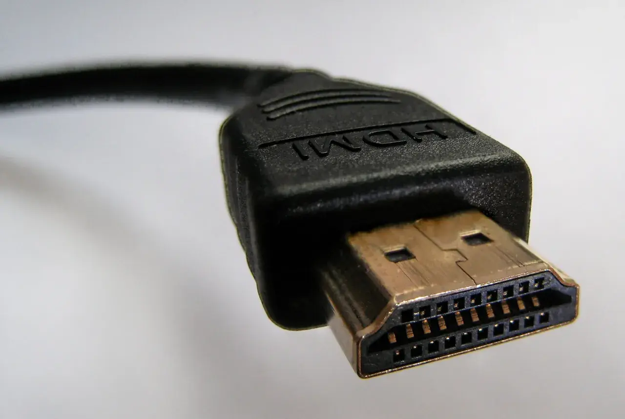 Złącze HDMI. Czy do HDMI ARC potrzebny jest specjalny kabel? Zwykły kabel HDMI powinien wystarczyć.