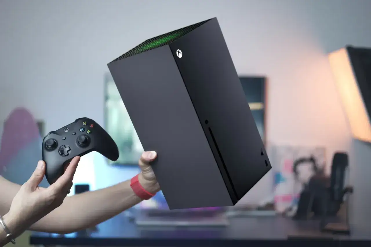 Chcesz wiedzieć, jak podłączyć drugiego pada do Xbox Series X? Oto konsola i kontroler, gotowe do gry wieloosobowej.