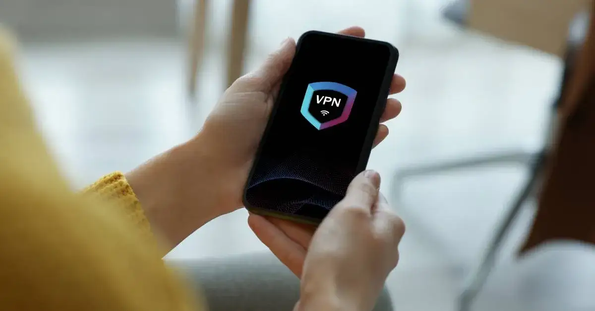 Zdjęcie VPN w telefonie - co to jest i jak chroni Twoją prywatność?