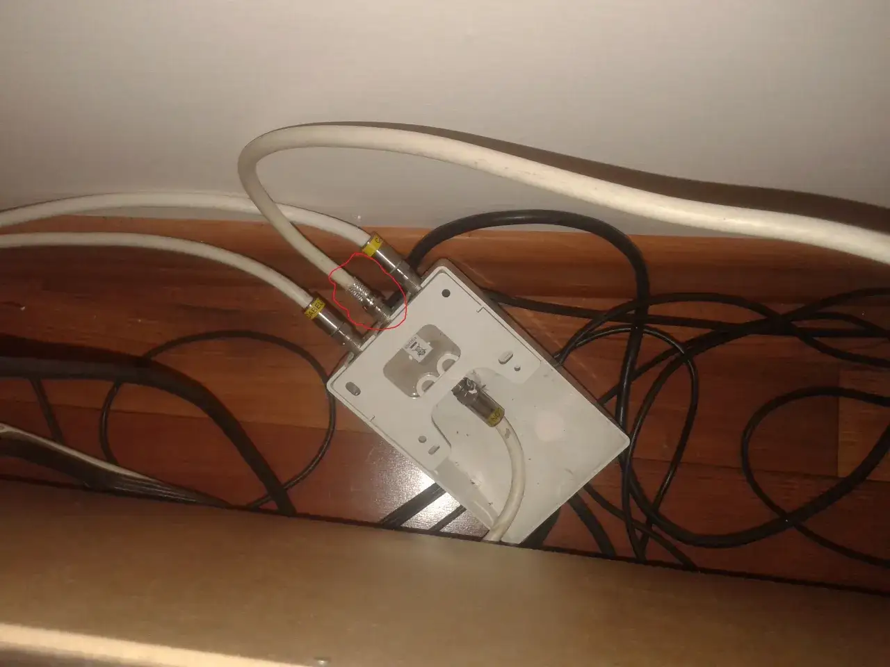 Zdjęcie Jak podłączyć telewizję UPC na start - proste kroki bez problemów