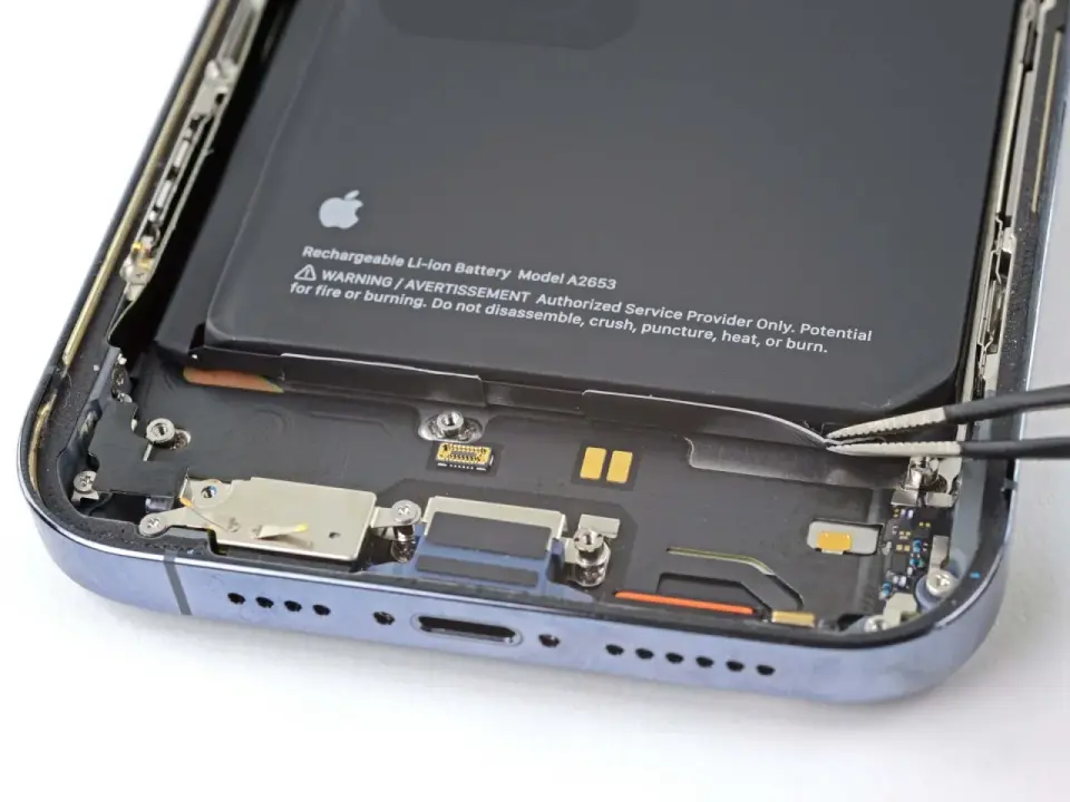 Wymiana baterii iPhone 14 Pro - Czy warto? Ceny, serwisy